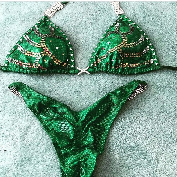 Custom bikini - Picture 2 of 3